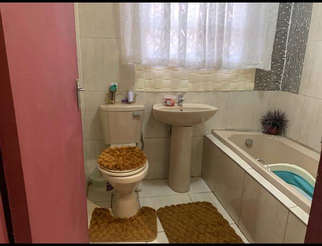 3 BEDROOM HOUSE FOR SALE IN PROTEA GLEN